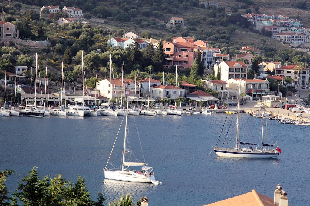 GreKa Ionian Suites Agia Efimia Bagian luar foto