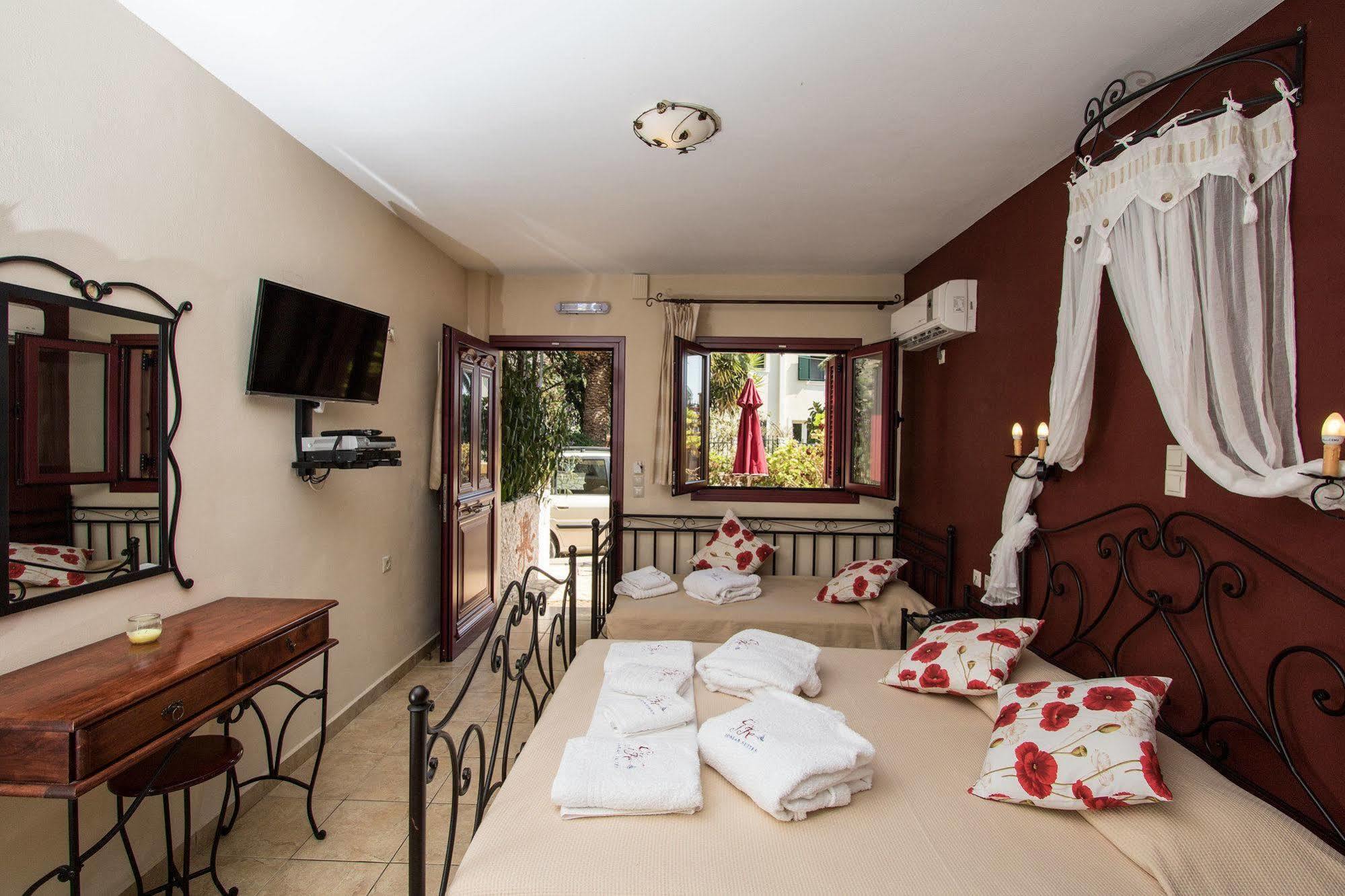 GreKa Ionian Suites Agia Efimia Bagian luar foto