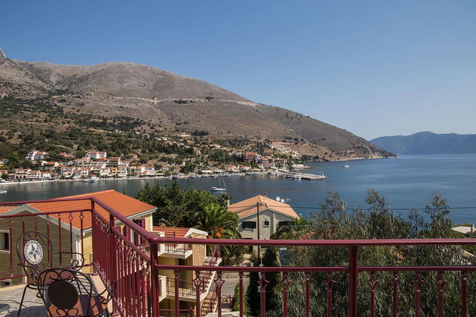 GreKa Ionian Suites Agia Efimia Bagian luar foto