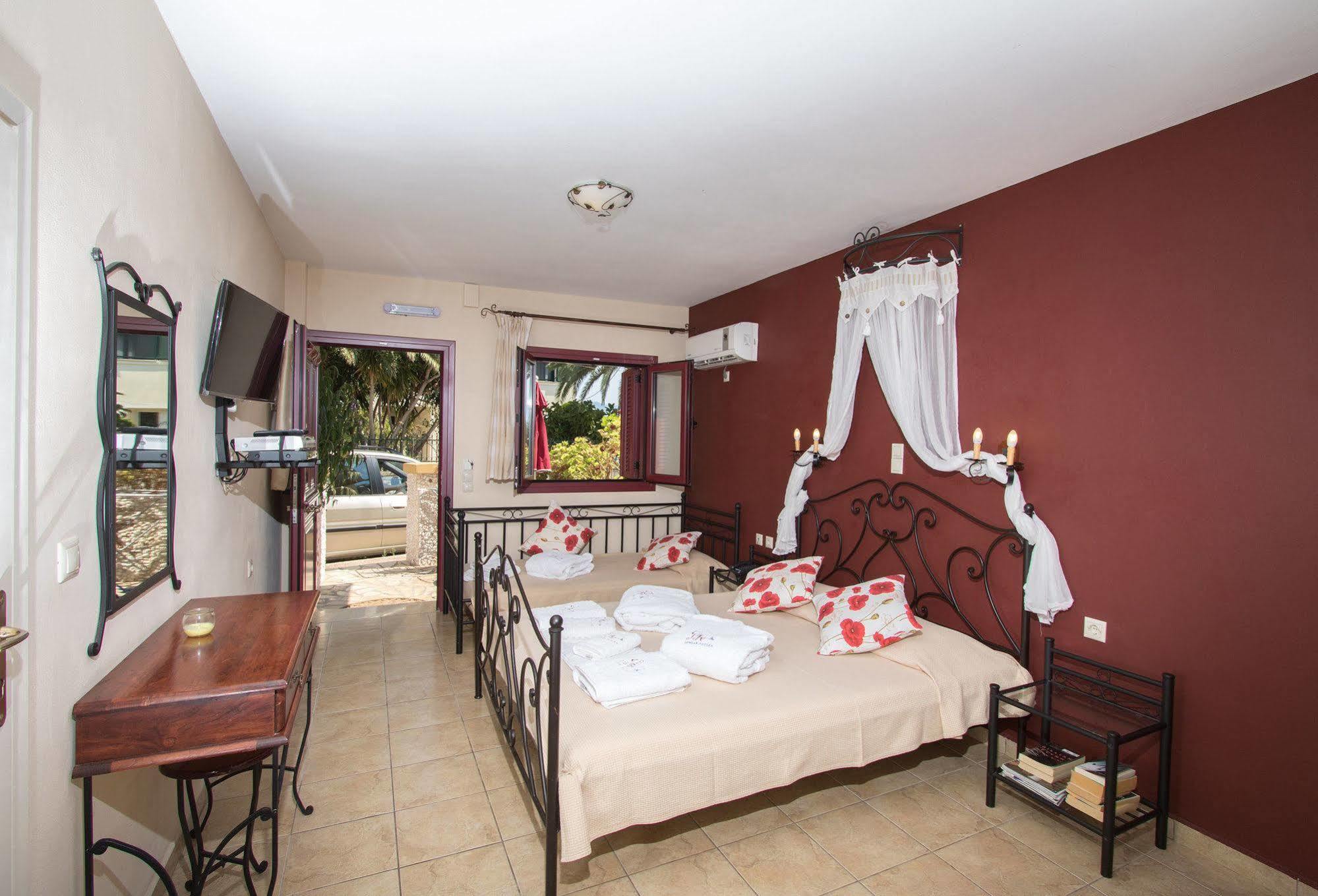 GreKa Ionian Suites Agia Efimia Bagian luar foto