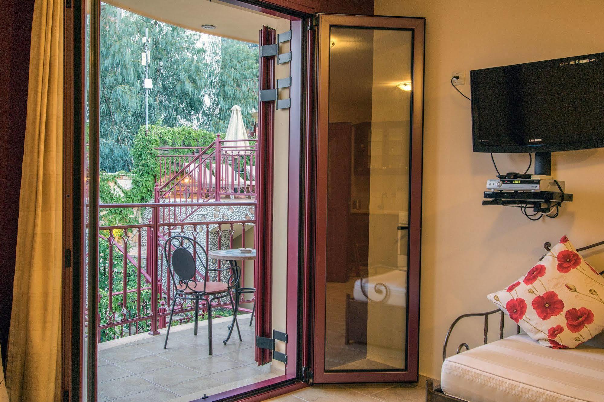 GreKa Ionian Suites Agia Efimia Bagian luar foto