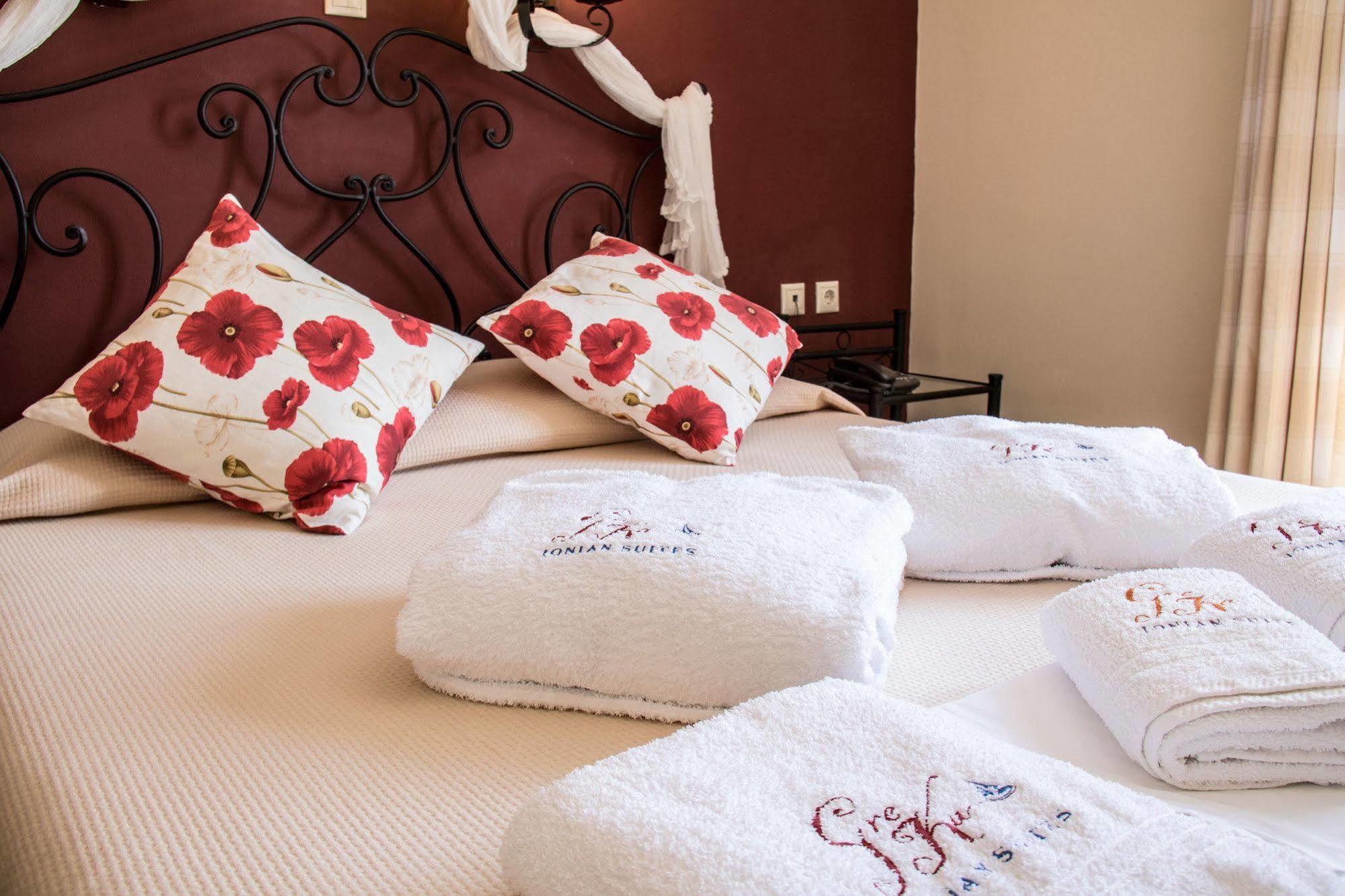 GreKa Ionian Suites Agia Efimia Bagian luar foto