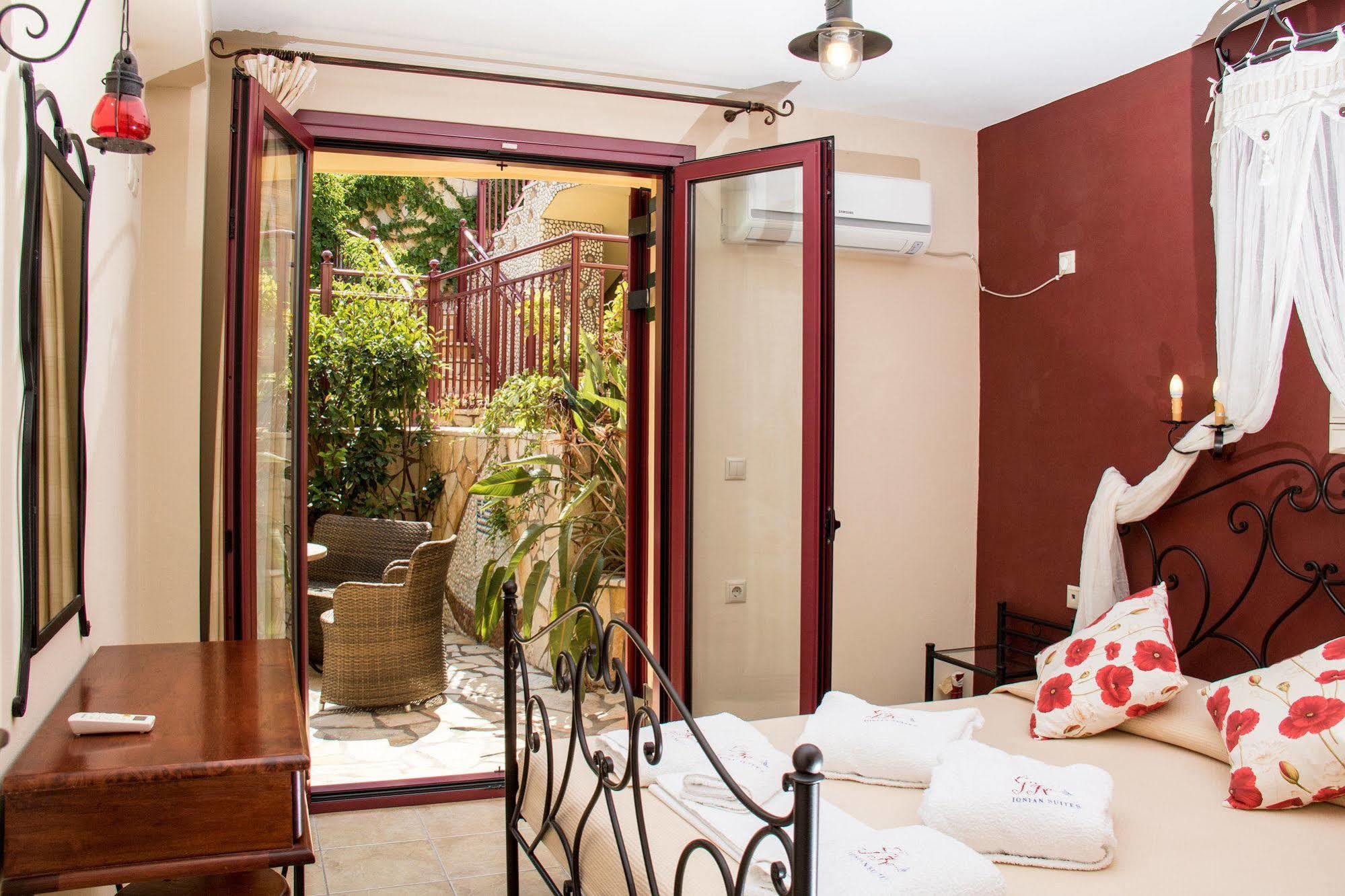 GreKa Ionian Suites Agia Efimia Bagian luar foto