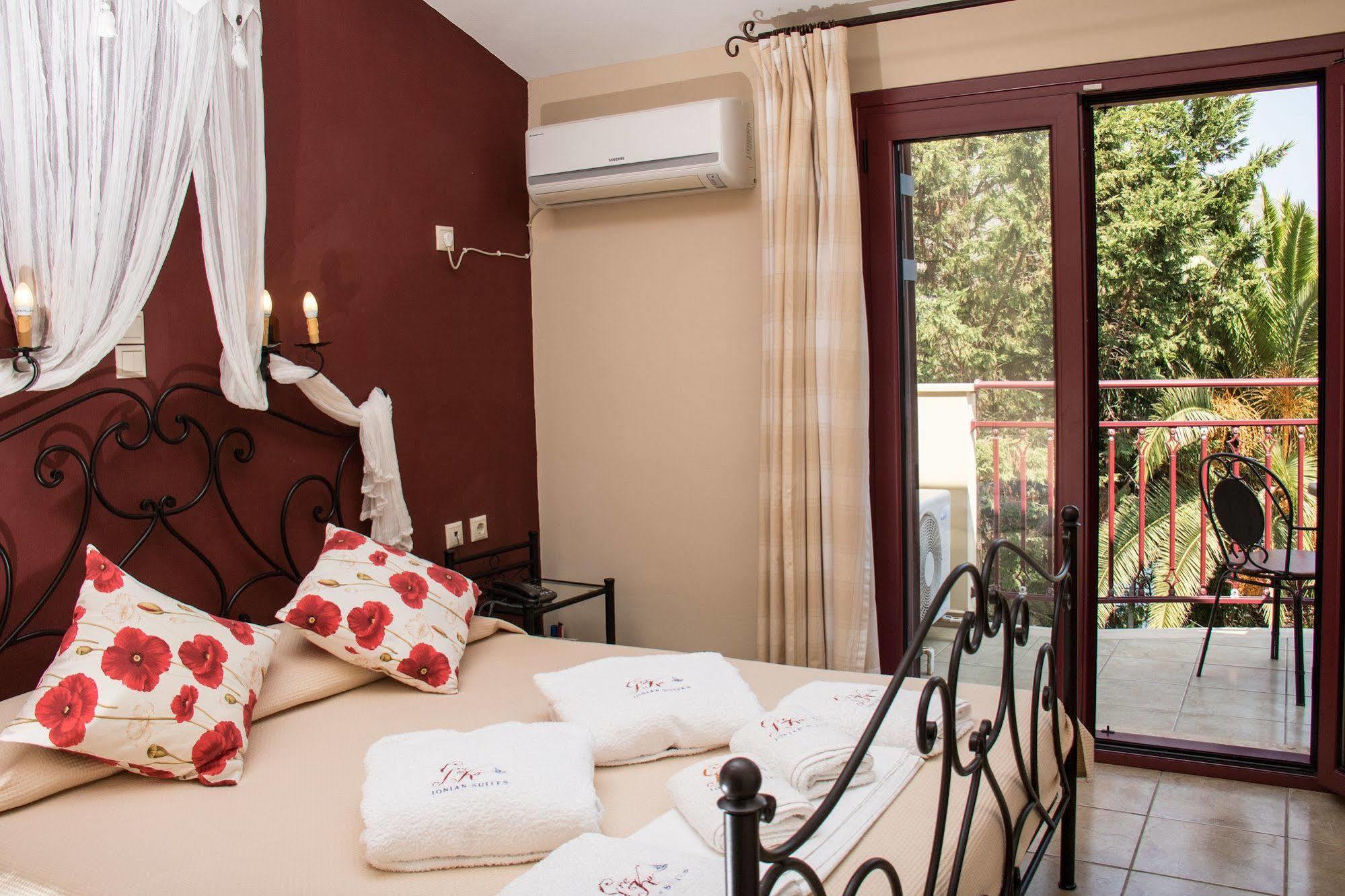 GreKa Ionian Suites Agia Efimia Bagian luar foto