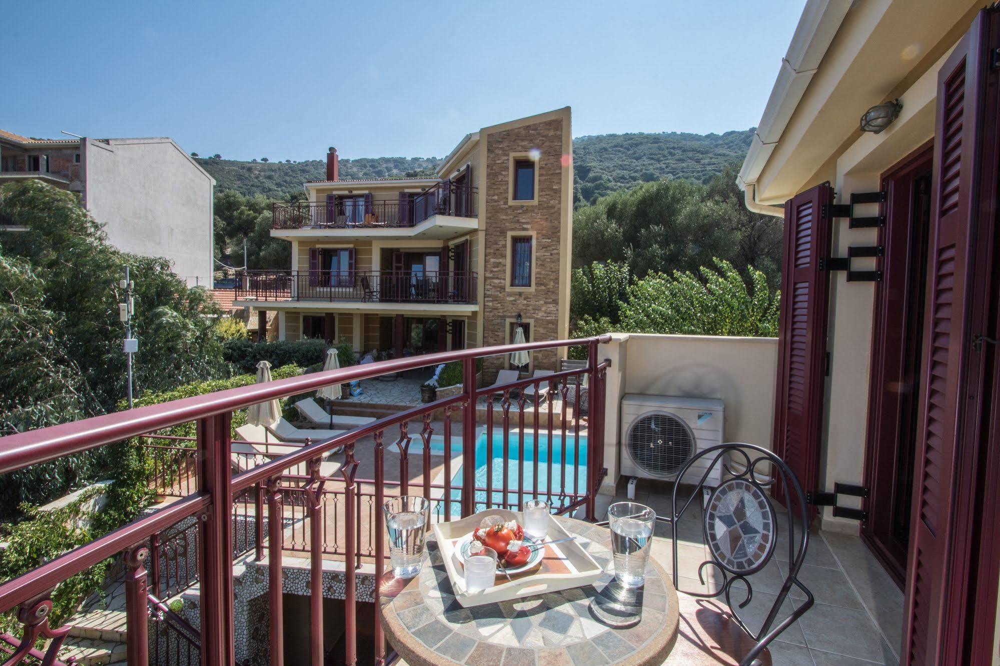 GreKa Ionian Suites Agia Efimia Bagian luar foto