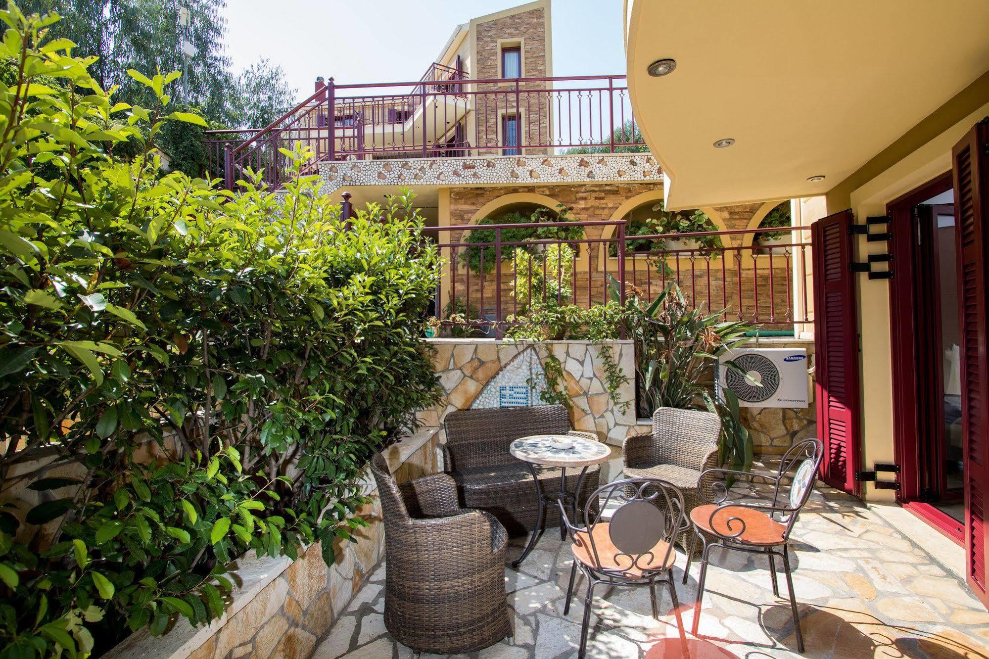 GreKa Ionian Suites Agia Efimia Bagian luar foto
