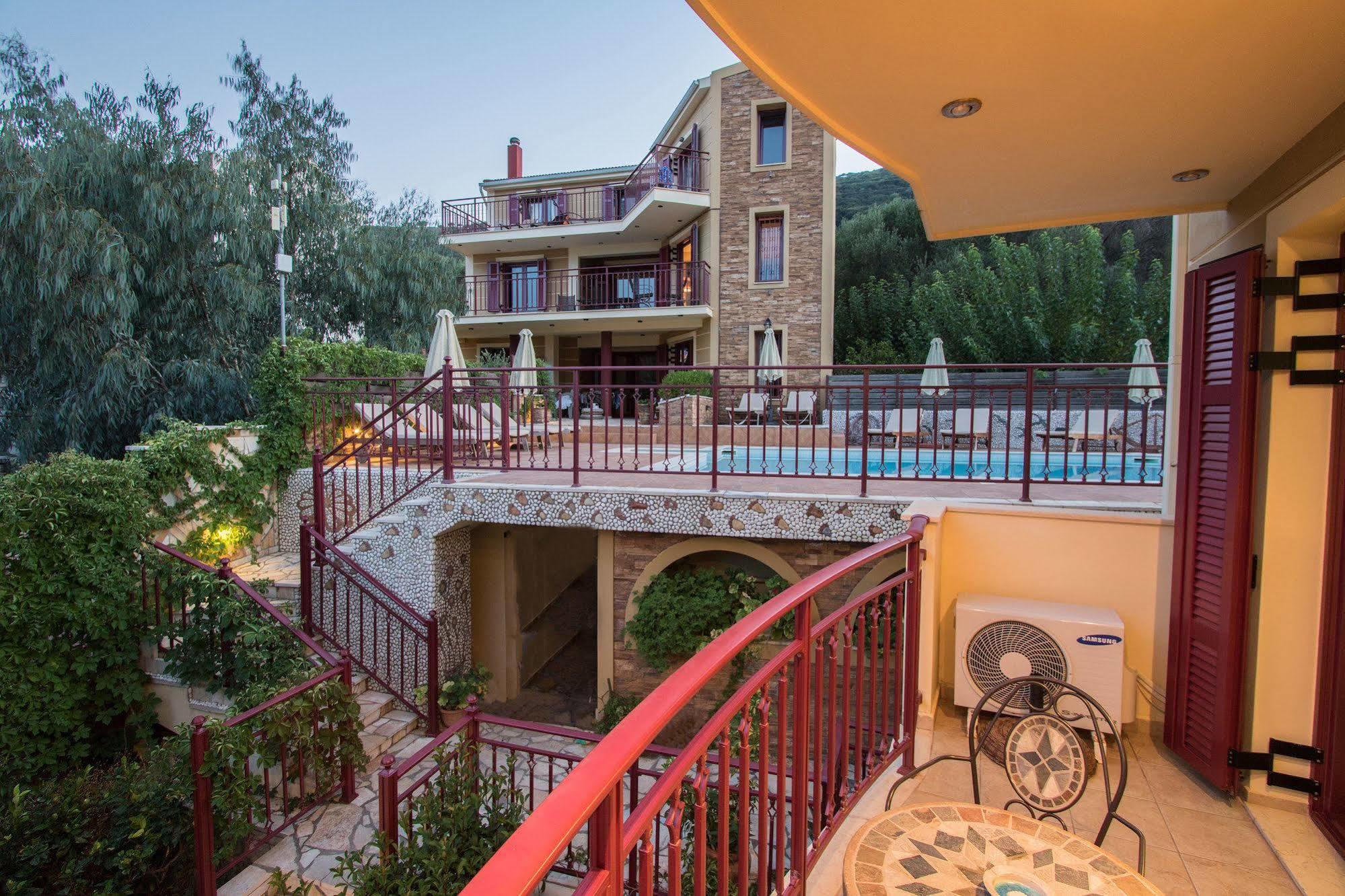GreKa Ionian Suites Agia Efimia Bagian luar foto