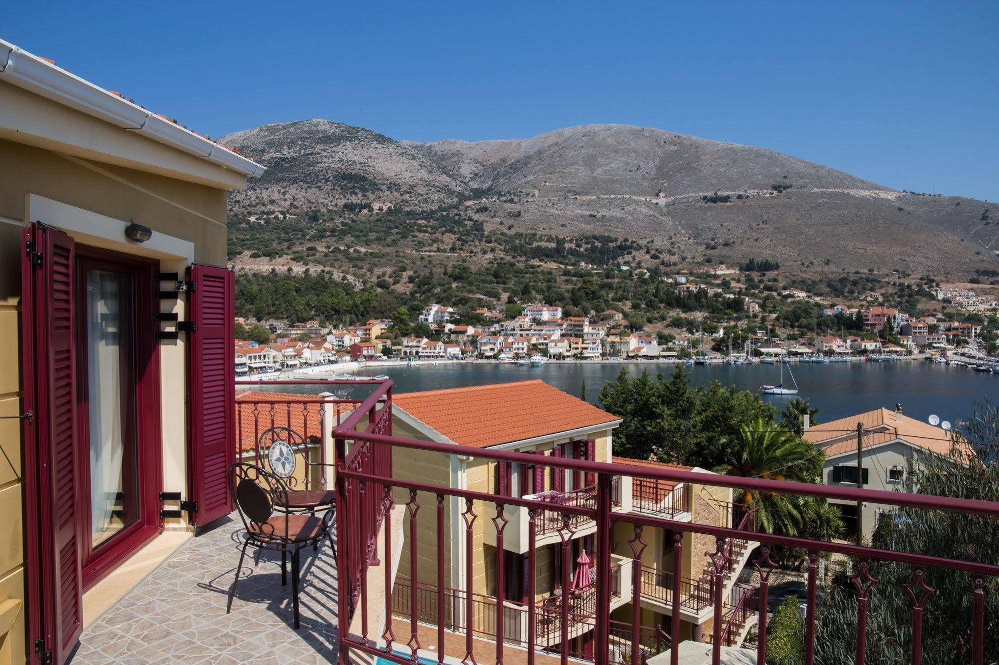 GreKa Ionian Suites Agia Efimia Bagian luar foto